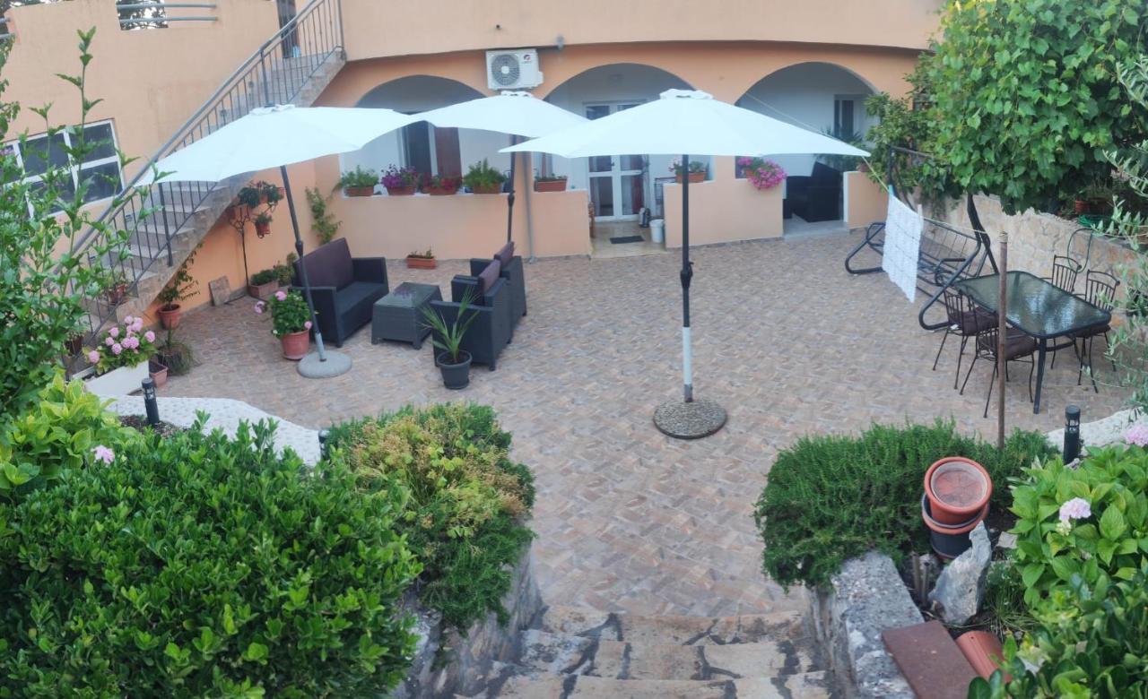 Apartments Pharia Jelsa  Exterior photo
