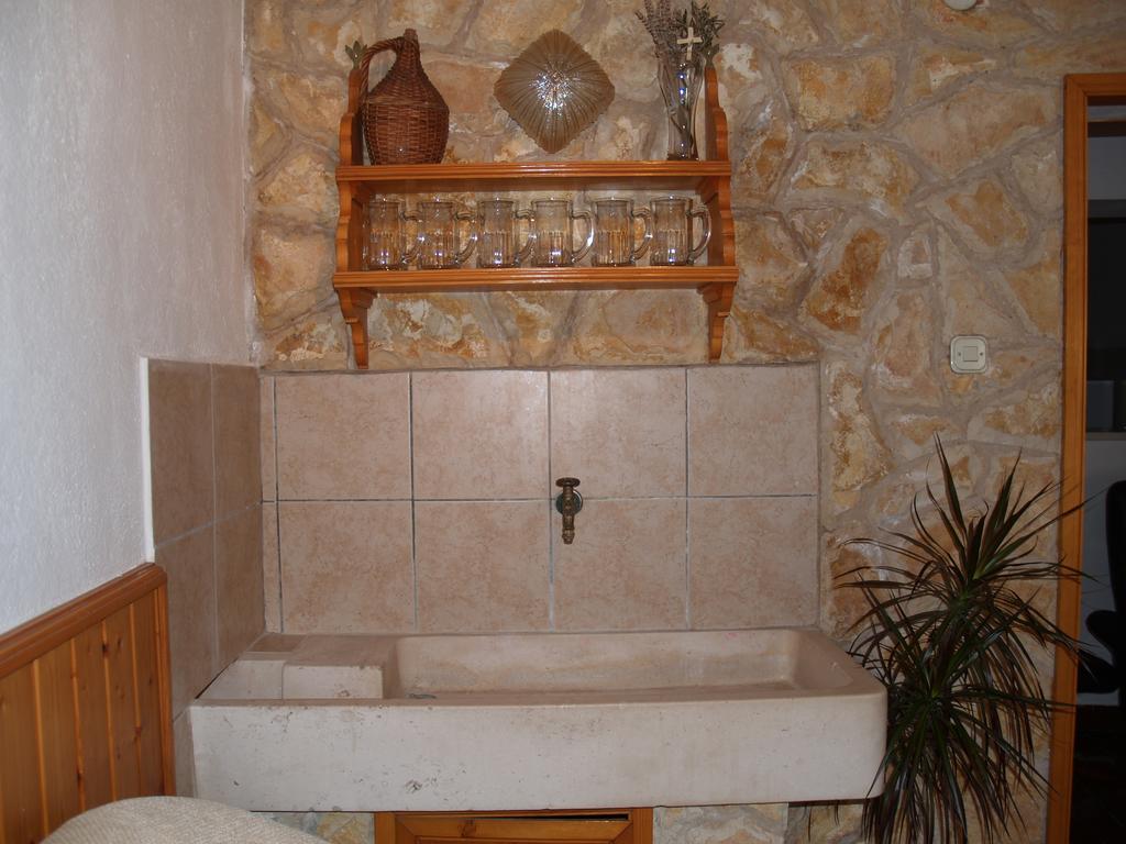 Apartments Pharia Jelsa  Room photo