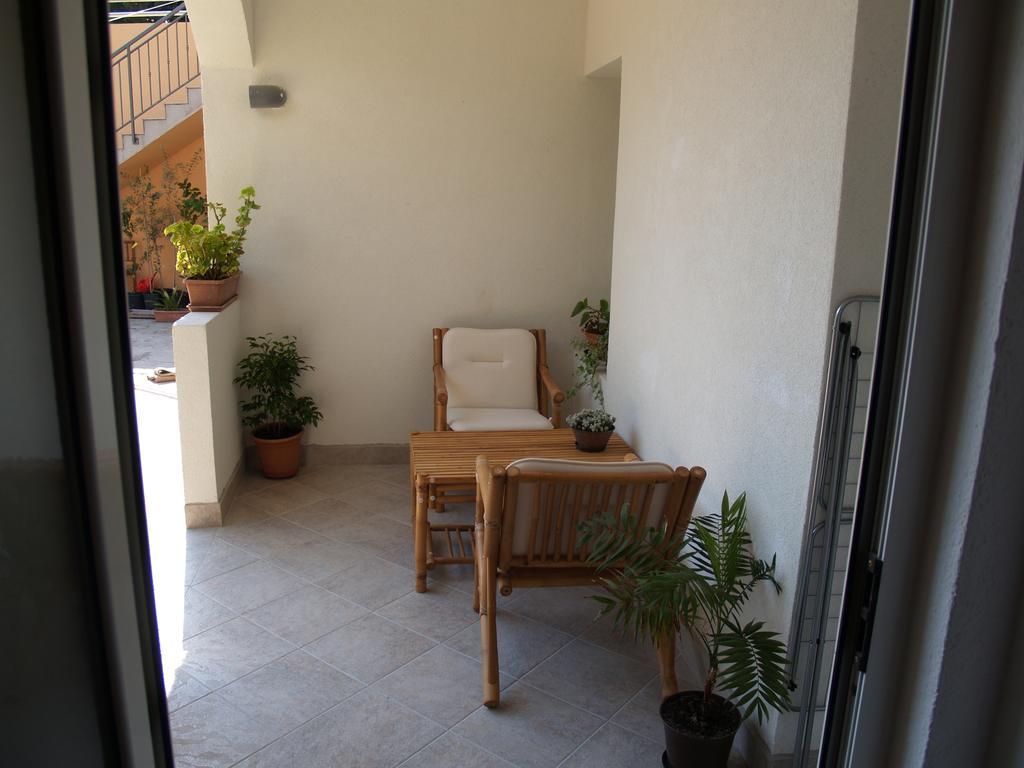 Apartments Pharia Jelsa  Room photo