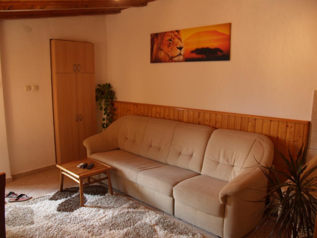 Apartments Pharia Jelsa  Room photo